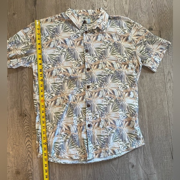 High Surf Hawaiian Button Up Shirt with Coconut Shell Buttons, XL or Extra Large - Picture 5 of 10